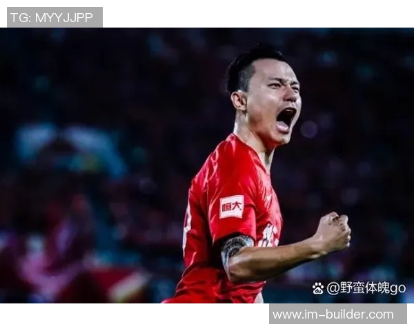 身高一米九以上的足球巨星们如何在绿茵场上展现超凡力量与技巧